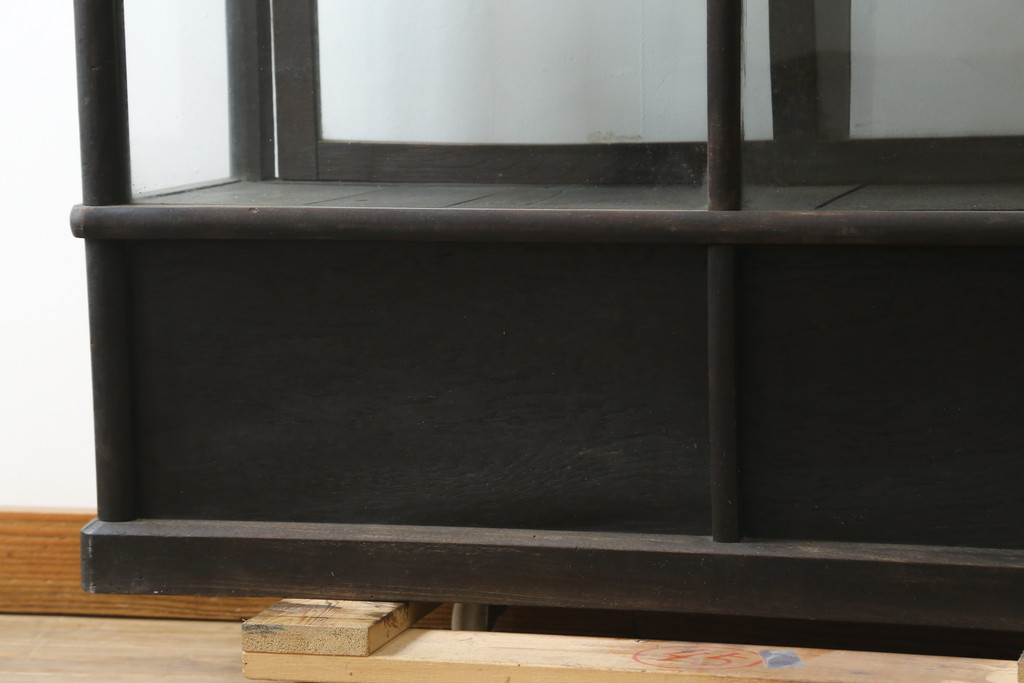 和製アンティーク　大正ロマン　天飾り付き　おしゃれなディスプレイが叶うタバコ屋さんの薄型ガラスケース(ショーケース、Gケース、陳列棚、飾り棚、コレクションケース、キャビネット、たばこ、煙草、店舗什器)(R-082196)