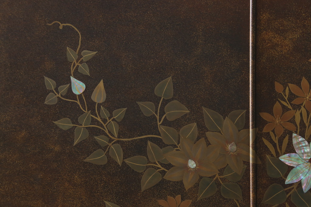 中古　美品　最高級　総漆塗り　まるで絵画のような前面蒔絵と螺鈿細工の意匠が楽しめる洋服タンス(ワードローブ、衣装箪笥、収納棚)(定価約400万円)(R-057976)