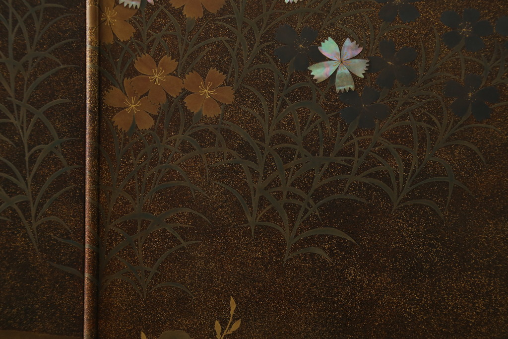 中古　美品　最高級　総漆塗り　まるで絵画のような前面蒔絵と螺鈿細工の意匠が楽しめる洋服タンス(ワードローブ、衣装箪笥、収納棚)(定価約400万円)(R-057976)
