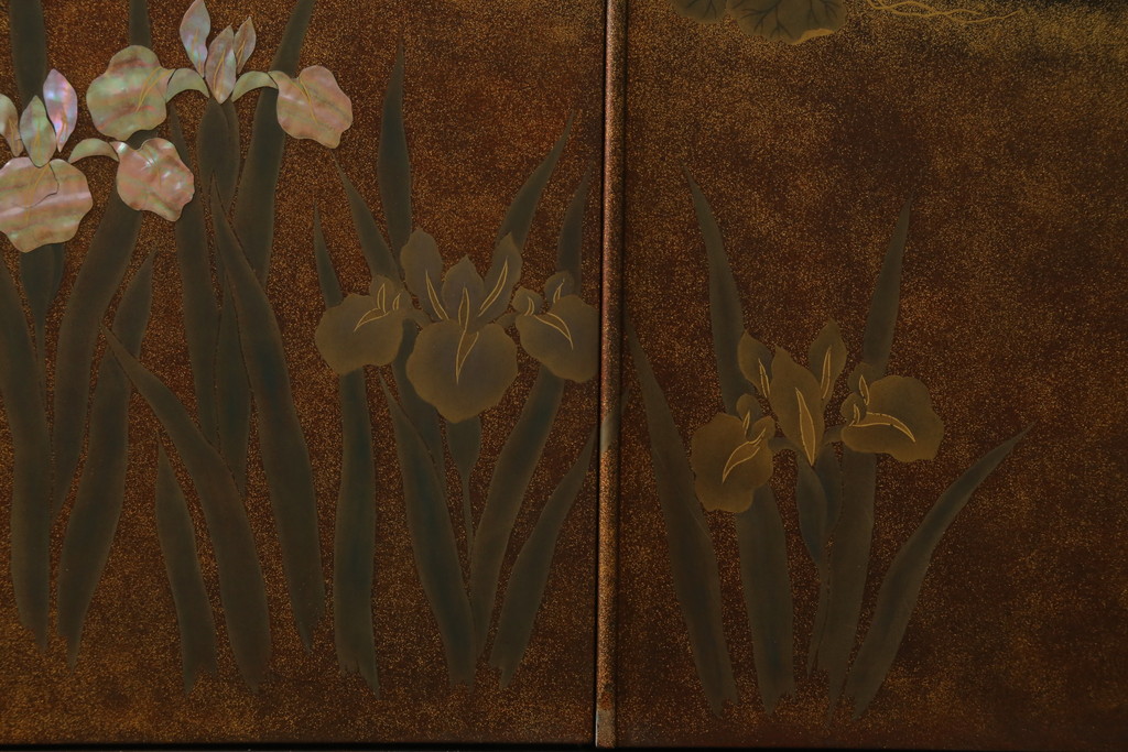 中古　美品　最高級　総漆塗り　まるで絵画のような前面蒔絵と螺鈿細工の意匠が楽しめる洋服タンス(ワードローブ、衣装箪笥、収納棚)(定価約400万円)(R-057976)
