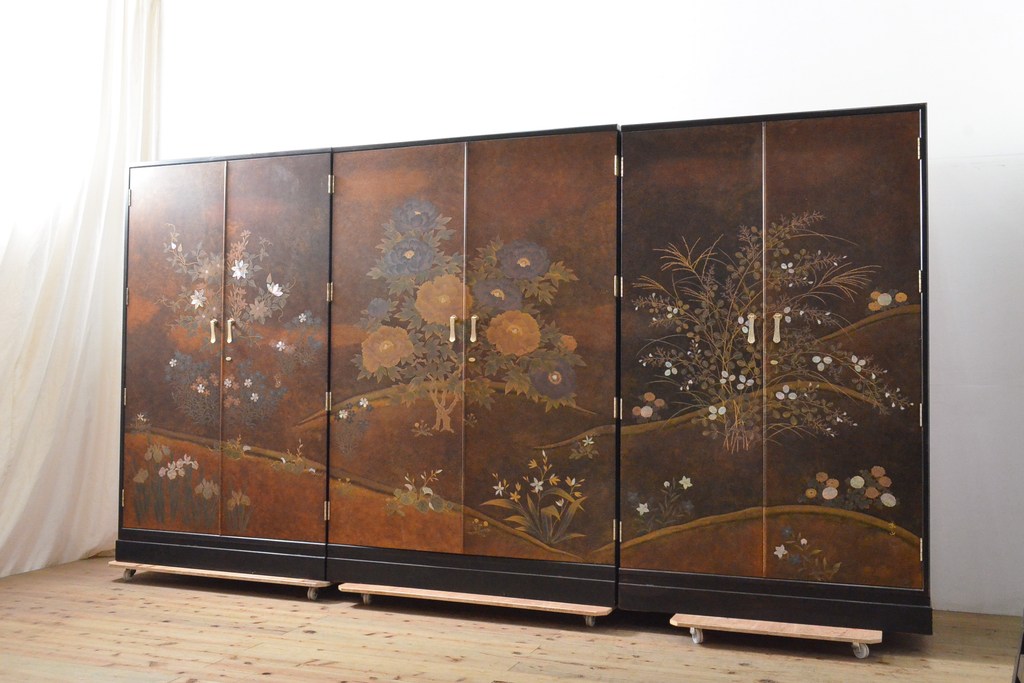 中古　美品　最高級　総漆塗り　まるで絵画のような前面蒔絵と螺鈿細工の意匠が楽しめる洋服タンス(ワードローブ、衣装箪笥、収納棚)(定価約400万円)(R-057976)