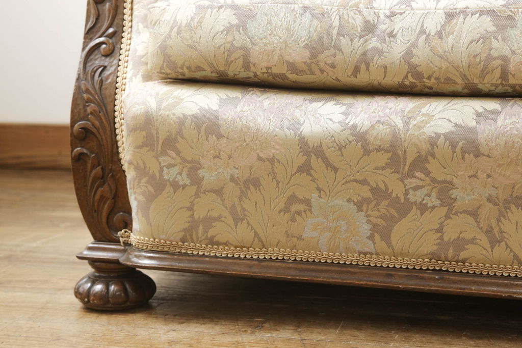 イギリスアンティーク　オーク材　丸みのあるデザインが柔らかい雰囲気を醸し出す3人掛けソファ(三人掛けソファ、アームソファ、3P)(R-061307)
