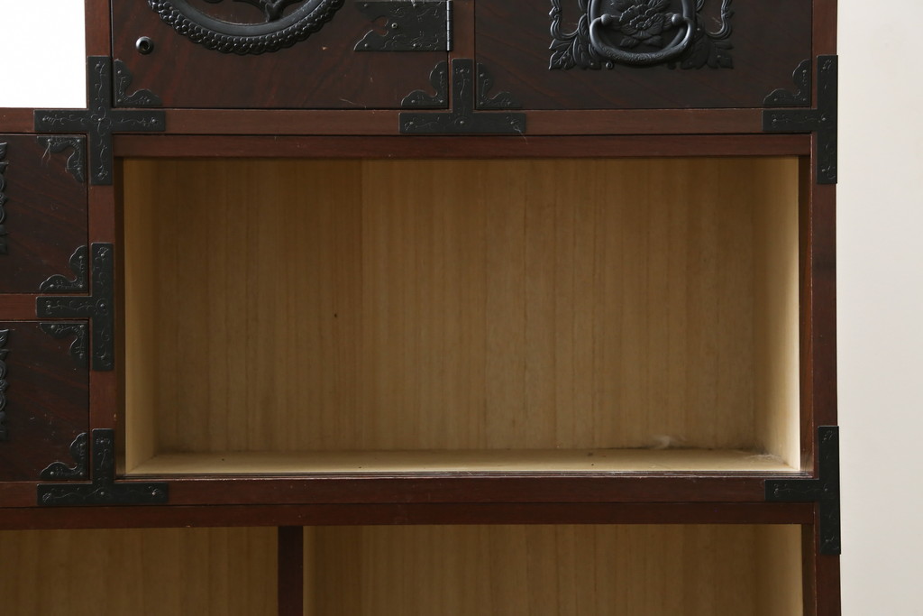 中古　民芸家具　存在感のある大ぶりな金具付きの階段箪笥(民芸箪笥、和箪笥、整理たんす、収納タンス、引き出し)(R-081447)