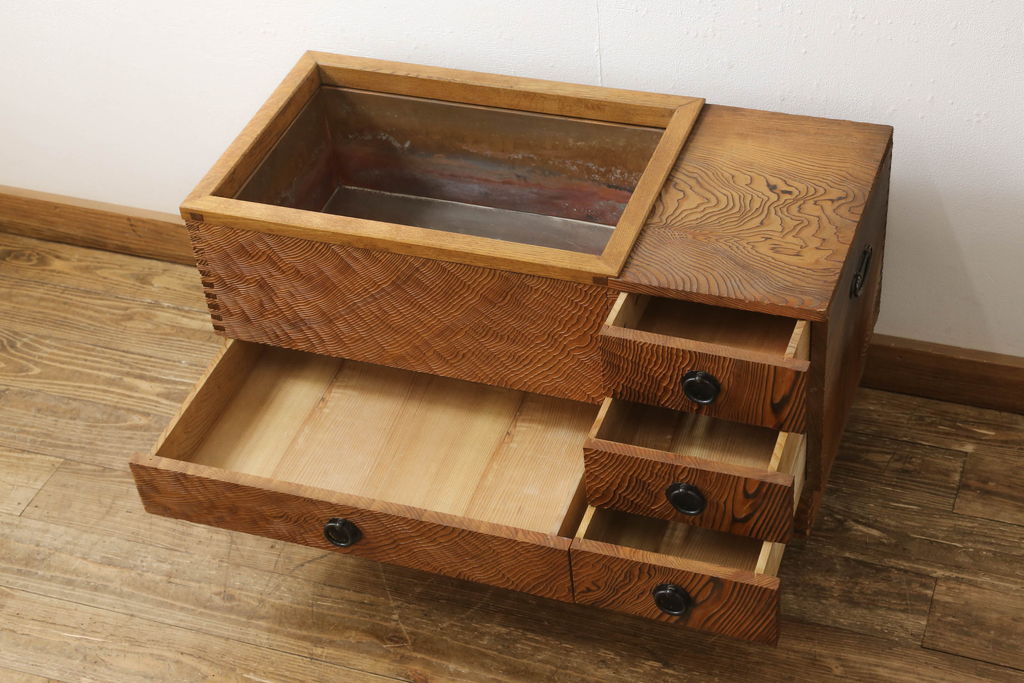 中古　工芸家具　高級杉材　浮造り仕上げ　浮き上がるくっきりとした木目が美しい長火鉢(囲炉裏、ローテーブル)(R-061309)