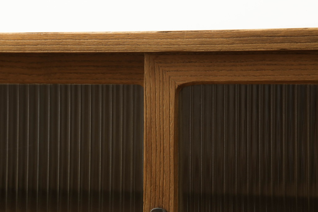 和製アンティーク　桐箪笥リメイク　温かみのある色合いが魅力的な脚付きローボード(テレビ台、テレビボード、リビングボード、サイドボード、収納棚、戸棚)(R-075703)