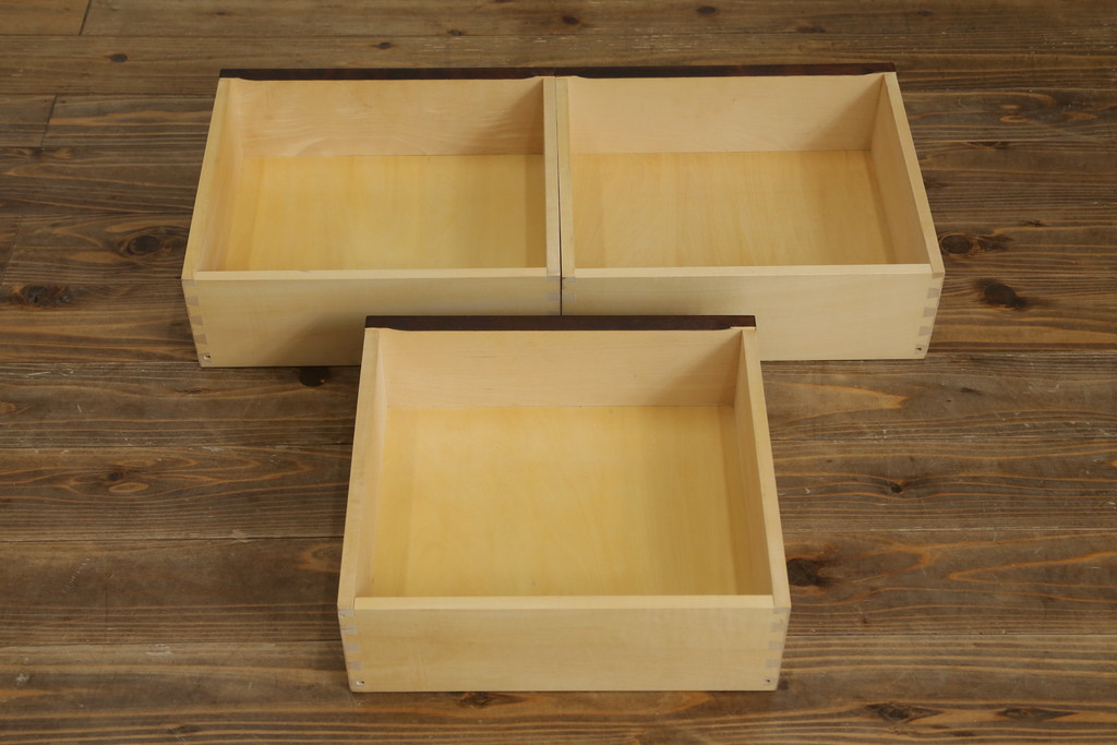 中古　北海道民芸家具　HM165K　高級感漂う上品な佇まいの食器棚(カップボード、キャビネット、収納棚、戸棚)(定価約43万円)(R-072645)