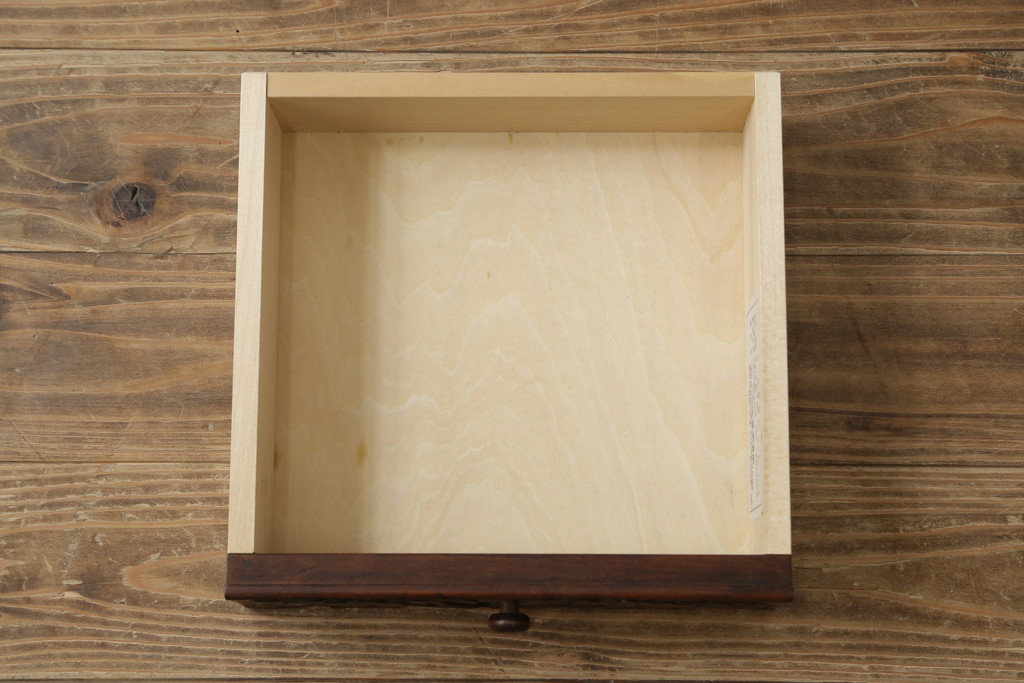 中古　美品　名門　大阪屋家具店　軽井沢彫り　咲き誇る桜が見事に彫刻された三段小引き出し(チェスト、整理箪笥、卓上収納、引き出し)(定価約15万円)(R-082060)