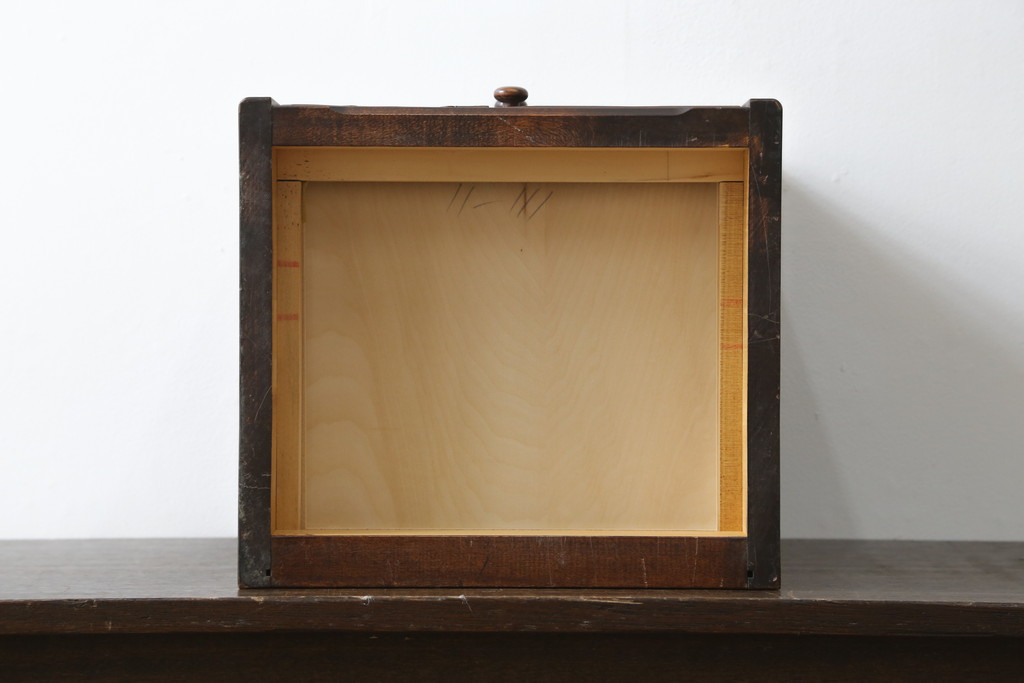 中古　美品　名門　大阪屋家具店　軽井沢彫り　咲き誇る桜が見事に彫刻された三段小引き出し(チェスト、整理箪笥、卓上収納、引き出し)(定価約15万円)(R-082060)