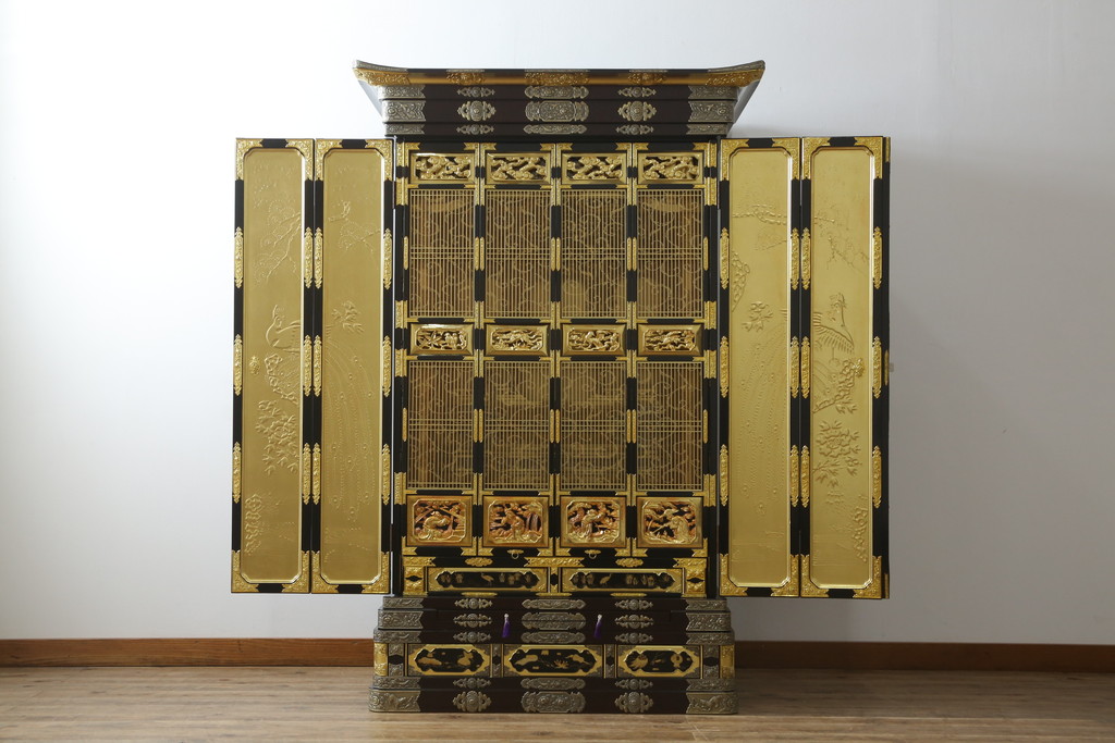 中古　未使用展示品　超美品!!　150代　三方開　総金　金仏壇　優しい雰囲気の色合いと細部まで造り込まれた意匠が魅力の仏壇(定価約265万円)(R-077787)