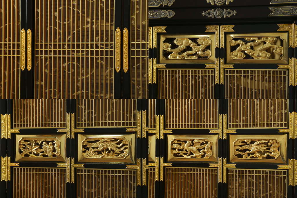 中古　未使用展示品　超美品!!　150代　三方開　総金　金仏壇　優しい雰囲気の色合いと細部まで造り込まれた意匠が魅力の仏壇(定価約265万円)(R-077787)