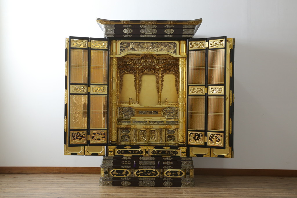 中古　未使用展示品　超美品!!　150代　三方開　総金　金仏壇　優しい雰囲気の色合いと細部まで造り込まれた意匠が魅力の仏壇(定価約265万円)(R-077787)