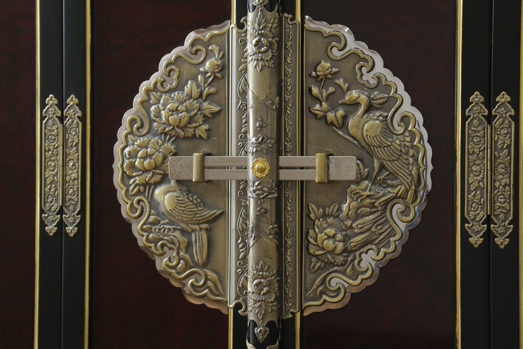 中古　未使用展示品　超美品!!　150代　三方開　総金　金仏壇　優しい雰囲気の色合いと細部まで造り込まれた意匠が魅力の仏壇(定価約265万円)(R-077787)