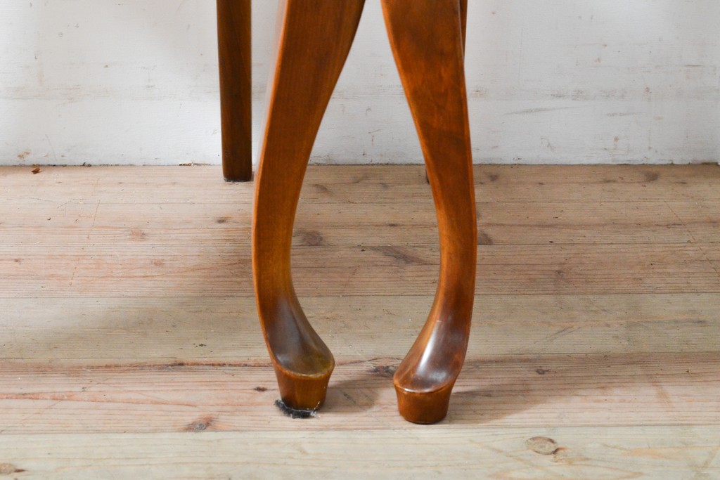中古　バロッサバレンティ(VARO,S.A. VALENTI)　優雅な曲線美の猫脚と背もたれのデザインがクラシカルな雰囲気を高めるダイニングチェア2脚セット(椅子)(2脚で定価約35万円)(R-057676)