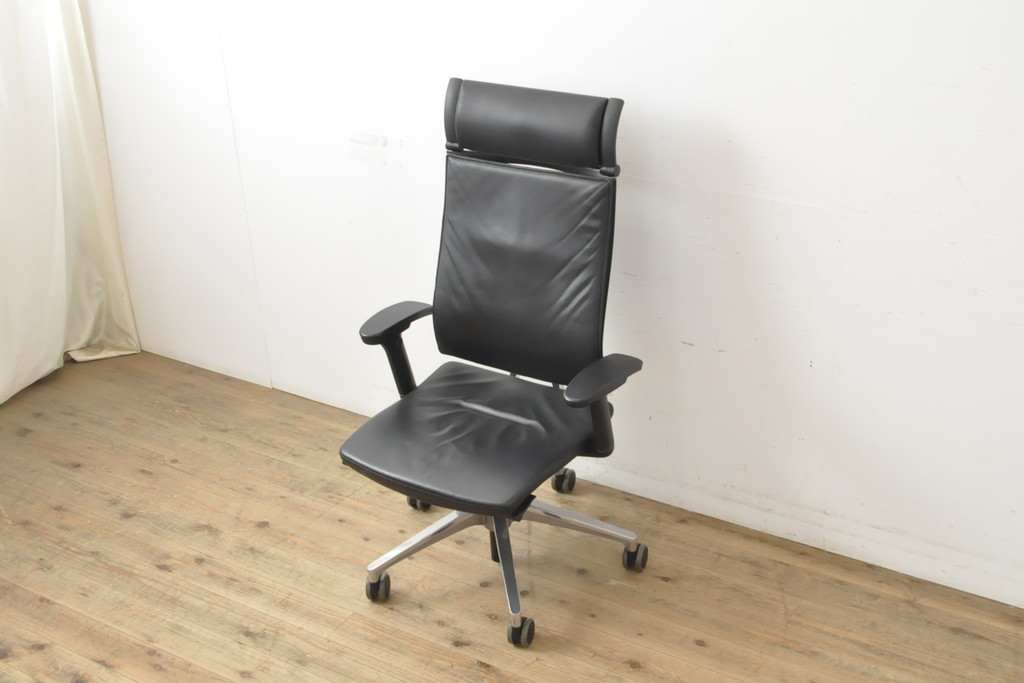 中古　美品　ドイツ　高級オフィスチェア　セダス社(SEDUS)　アルミポリッシュ　上質なデスクワークの空間を演出するハイバックレザーデスクチェア(本革、椅子、イス、アームチェア)(定価約39万円)(R-057644)