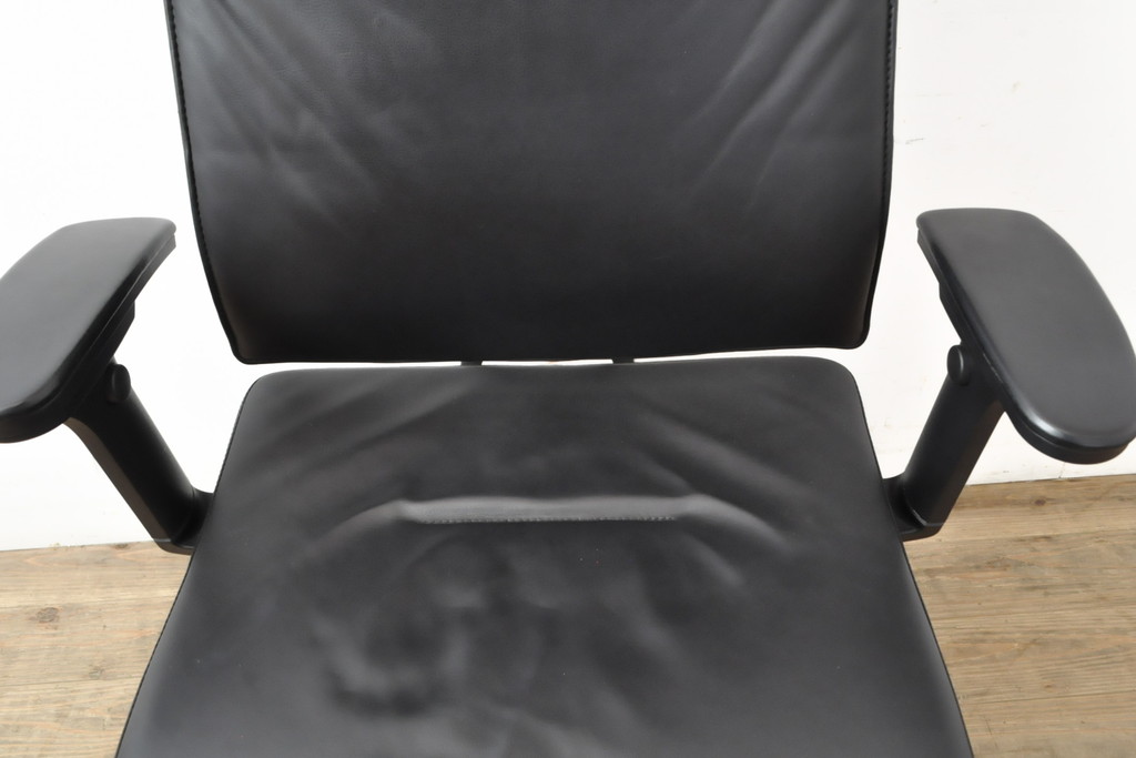 中古　美品　ドイツ　高級オフィスチェア　セダス社(SEDUS)　アルミポリッシュ　上質なデスクワークの空間を演出するハイバックレザーデスクチェア(本革、椅子、イス、アームチェア)(定価約39万円)(R-057644)