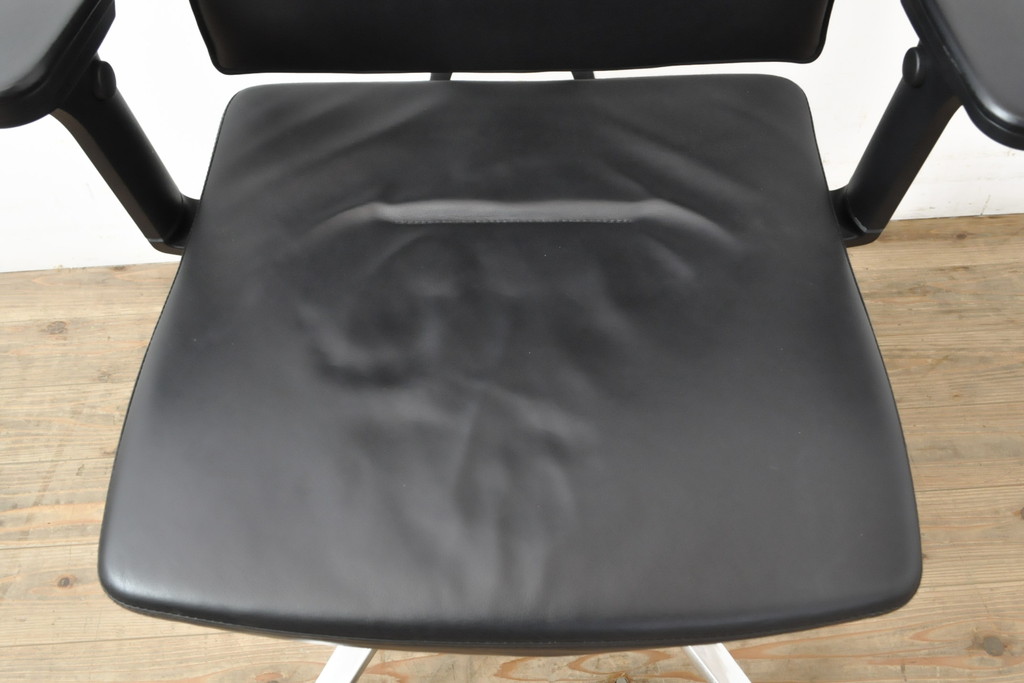中古　美品　ドイツ　高級オフィスチェア　セダス社(SEDUS)　アルミポリッシュ　上質なデスクワークの空間を演出するハイバックレザーデスクチェア(本革、椅子、イス、アームチェア)(定価約39万円)(R-057644)