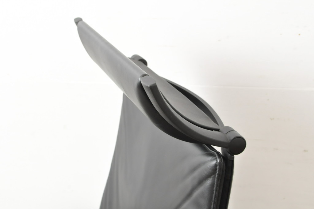 中古　美品　ドイツ　高級オフィスチェア　セダス社(SEDUS)　アルミポリッシュ　上質なデスクワークの空間を演出するハイバックレザーデスクチェア(本革、椅子、イス、アームチェア)(定価約39万円)(R-057644)