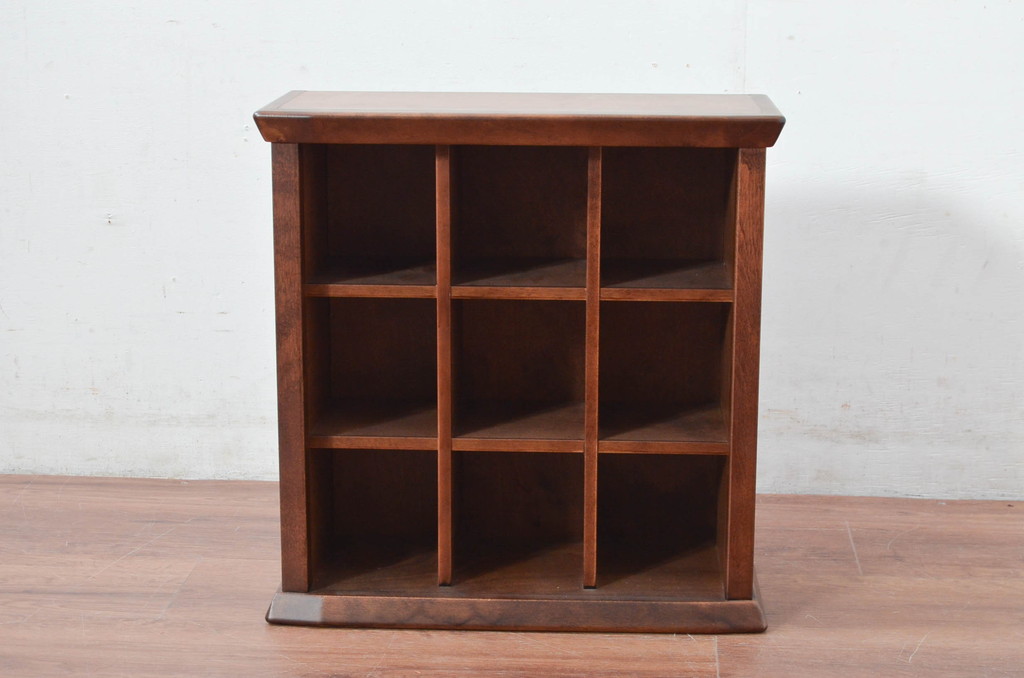 中古　未使用　展示品　新古品　職人手作り　シンプルなデザインが取り入れやすい小さなマス目棚(升目棚、オープンラック、シェルフ、収納棚、飾り棚、陳列棚)(R-081853)