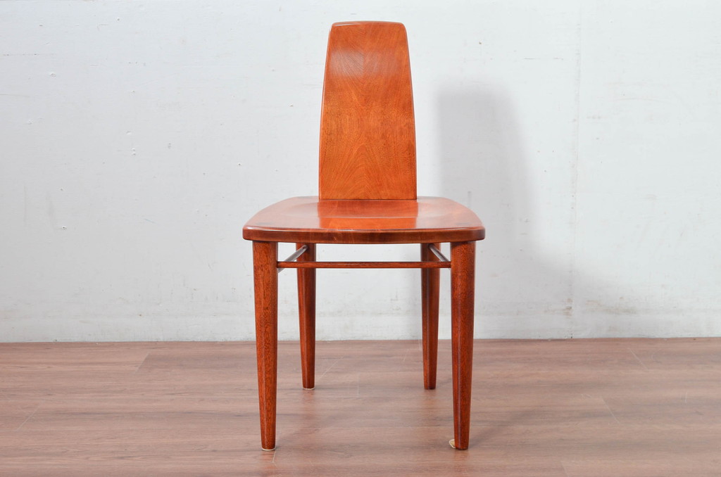 中古　未使用　展示品　新古品　岩手岩泉・純木家具　胡桃(クルミ)材　漆塗り　心地よい木の風合いが魅力的な板座RBチェア(アールバックチェア、ダイニングチェア、アームレスチェア、板座チェア、椅子、イス)(定価約10万円)(R-081854)