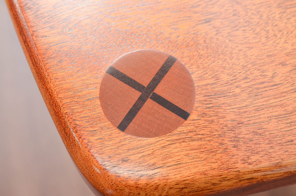 中古　未使用　展示品　新古品　岩手岩泉・純木家具　胡桃(クルミ)材　漆塗り　心地よい木の風合いが魅力的な板座RBチェア(アールバックチェア、ダイニングチェア、アームレスチェア、板座チェア、椅子、イス)(定価約10万円)(R-081854)