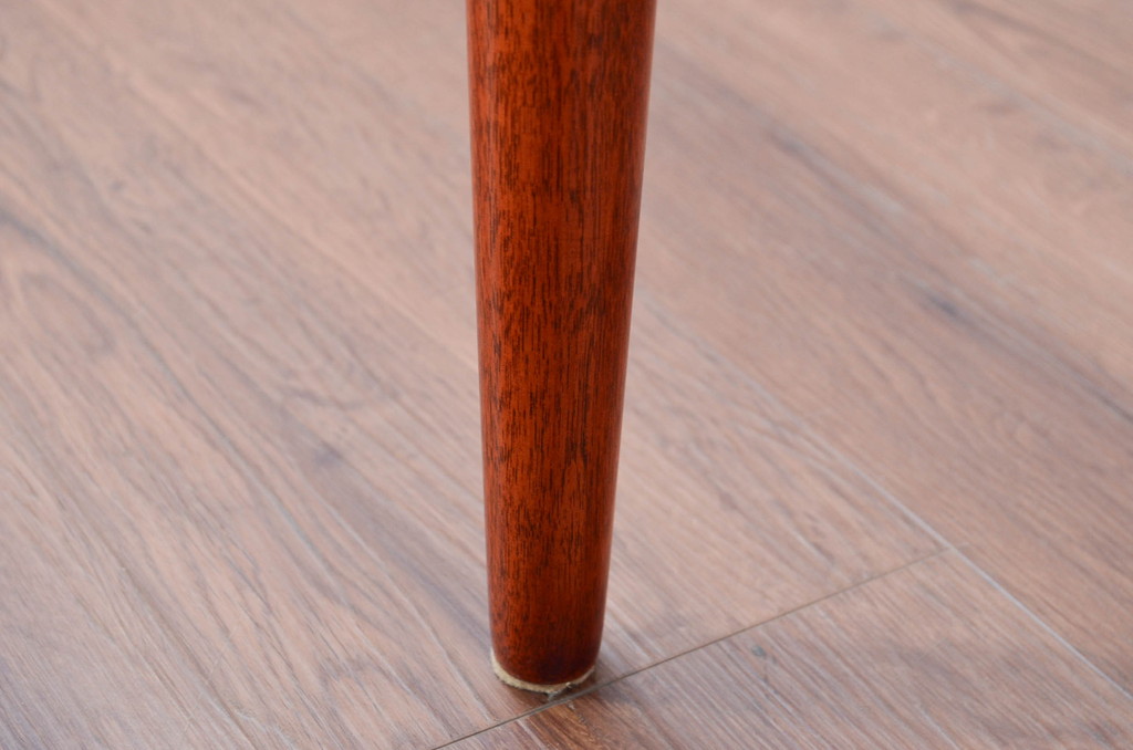 中古　未使用　展示品　新古品　岩手岩泉・純木家具　胡桃(クルミ)材　漆塗り　心地よい木の風合いが魅力的な板座RBチェア(アールバックチェア、ダイニングチェア、アームレスチェア、板座チェア、椅子、イス)(定価約10万円)(R-081854)