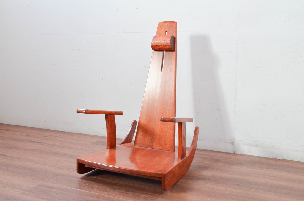 中古　未使用　展示品　新古品　岩手岩泉・純木家具　胡桃(クルミ)材　漆塗り　心地よい木の風合いが魅力的な安楽座椅子(ロッキングチェア、板座チェア、座椅子、揺りイス、アームチェア、椅子、イス)(定価約22万円)(R-081856)
