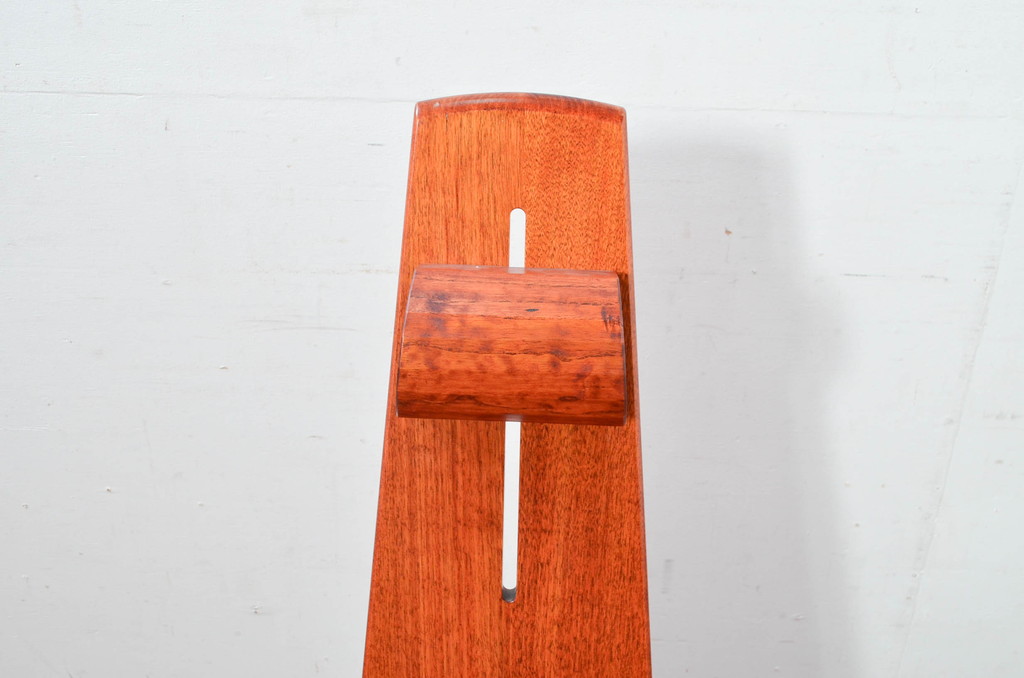 中古　未使用　展示品　新古品　岩手岩泉・純木家具　胡桃(クルミ)材　漆塗り　心地よい木の風合いが魅力的な安楽座椅子(ロッキングチェア、板座チェア、座椅子、揺りイス、アームチェア、椅子、イス)(定価約22万円)(R-081856)