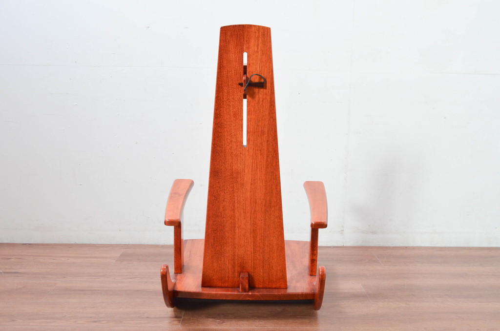 中古　未使用　展示品　新古品　岩手岩泉・純木家具　胡桃(クルミ)材　漆塗り　心地よい木の風合いが魅力的な安楽座椅子(ロッキングチェア、板座チェア、座椅子、揺りイス、アームチェア、椅子、イス)(定価約22万円)(R-081856)