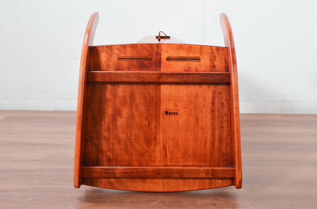 中古　未使用　展示品　新古品　岩手岩泉・純木家具　胡桃(クルミ)材　漆塗り　心地よい木の風合いが魅力的な安楽座椅子(ロッキングチェア、板座チェア、座椅子、揺りイス、アームチェア、椅子、イス)(定価約22万円)(R-081856)