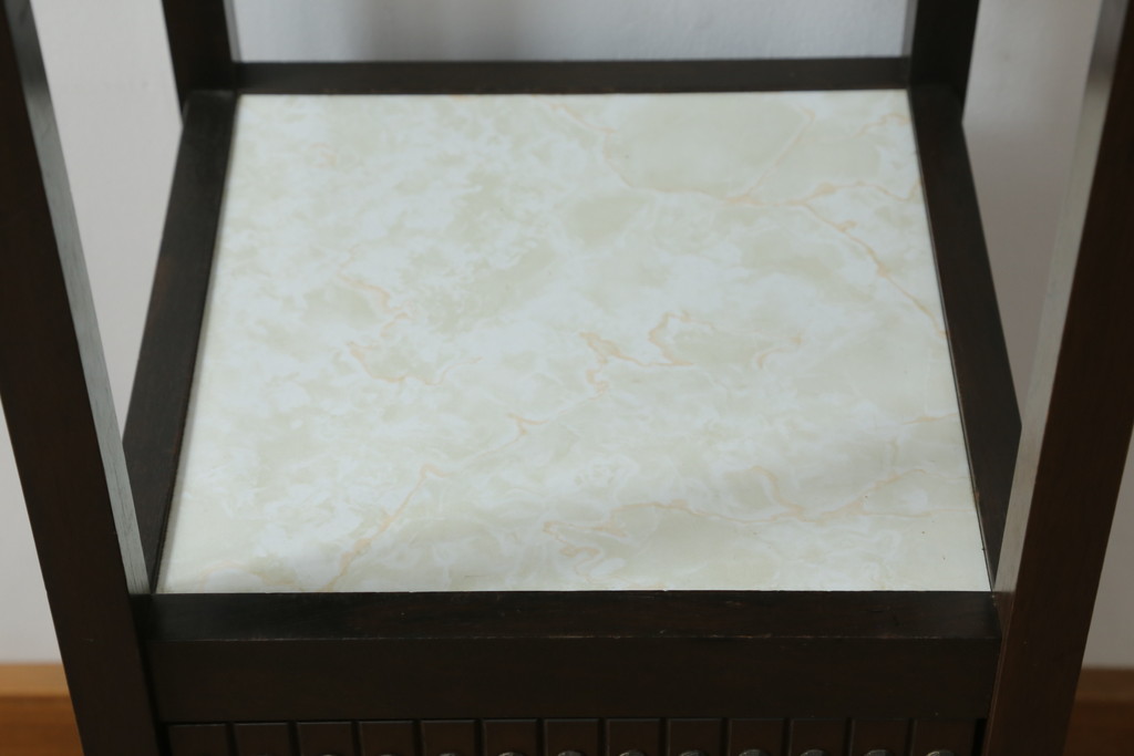和製ビンテージ　カリモク家具(karimoku)　落ち着いたシックな色合いが魅力の電話台(サイドテーブル、コンソールテーブル、花台、飾り台、収納棚、戸棚、ヴィンテージ)(R-069530)