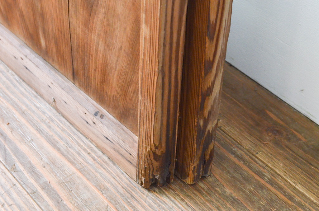 アンティーク建具　温かみのある木味が魅力の升目(マス目)格子のガラス戸2枚セット(引き戸、格子戸)(R-067299)