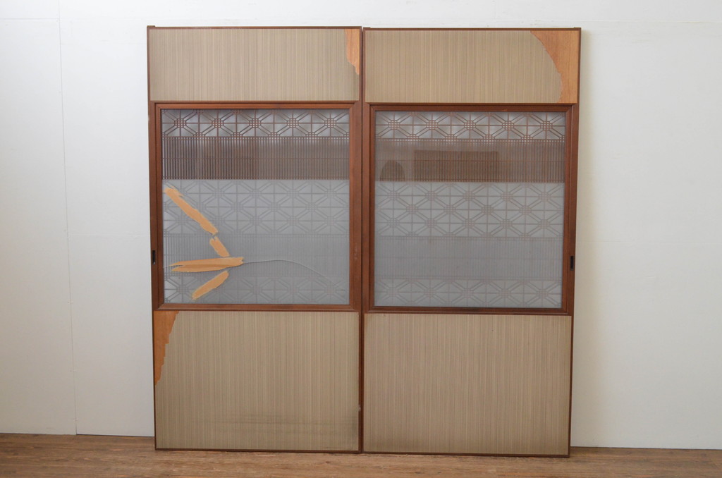 アンティーク建具　和の空間作りにもおすすめな組子格子入りの引き戸2枚セット(引き戸、ガラス戸)(R-067185)