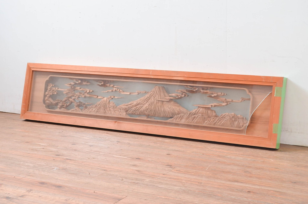 ビンテージ建具　特注品!!　両面ガラス　松に富士山　立派な彫刻が見事な分厚いフレームの彫刻欄間1枚(明り取り、明かり取り、ランマ、ヴィンテージ)(R-080506)