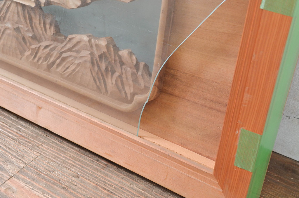 ビンテージ建具　特注品!!　両面ガラス　松に富士山　立派な彫刻が見事な分厚いフレームの彫刻欄間1枚(明り取り、明かり取り、ランマ、ヴィンテージ)(R-080506)