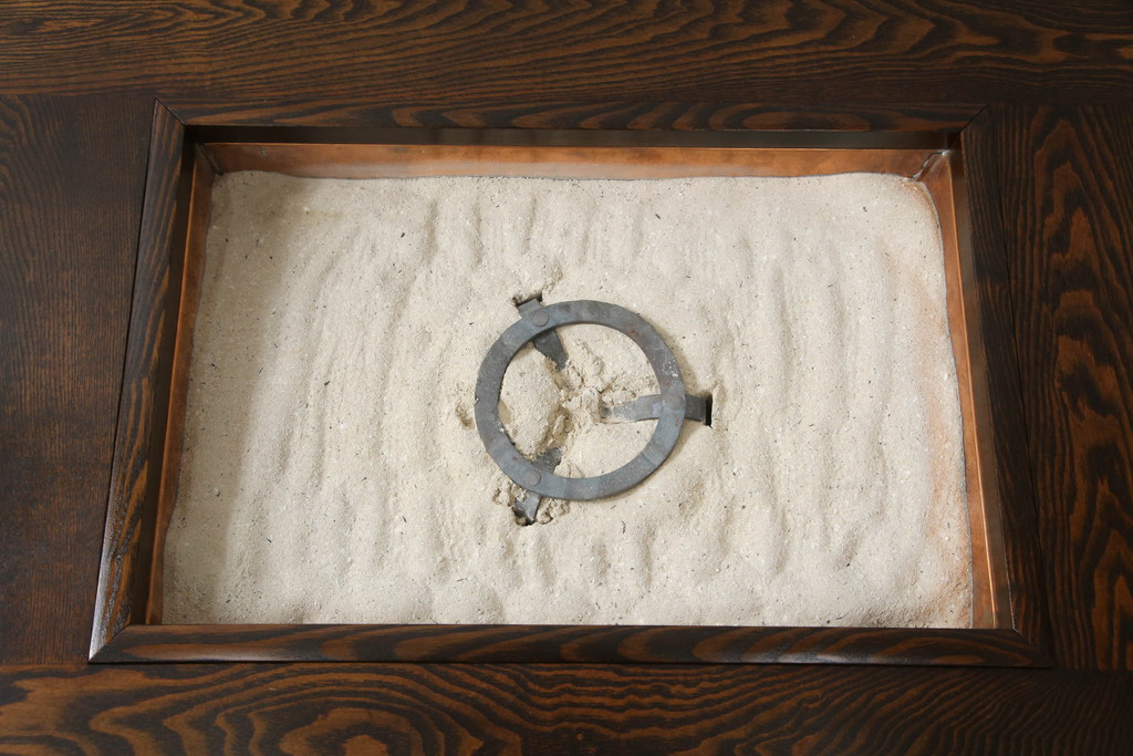 中古　美品　国産職人手作り品　総栗材　和のお部屋づくりにおすすめな囲炉裏テーブル(座卓、木製火鉢、長火鉢、ローテーブル)(R-072601)