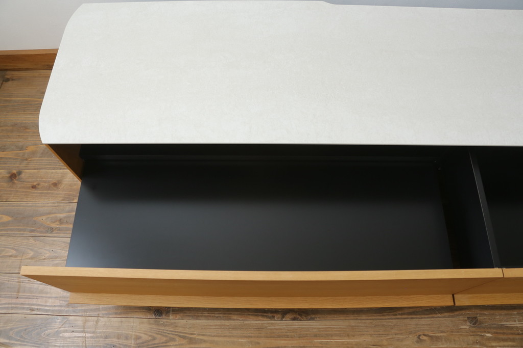 中古　arflex(アルフレックス)　VISTA(ヴィスタ)　洗練されたデザインが目を惹くセラミック天板付きテレビボード(テレビ台、ローボード、リビングボード)(定価約72万円)(R-074959)