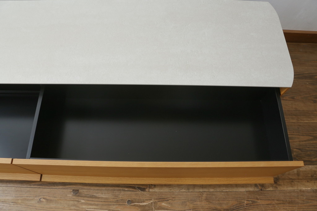 中古　arflex(アルフレックス)　VISTA(ヴィスタ)　洗練されたデザインが目を惹くセラミック天板付きテレビボード(テレビ台、ローボード、リビングボード)(定価約72万円)(R-074959)