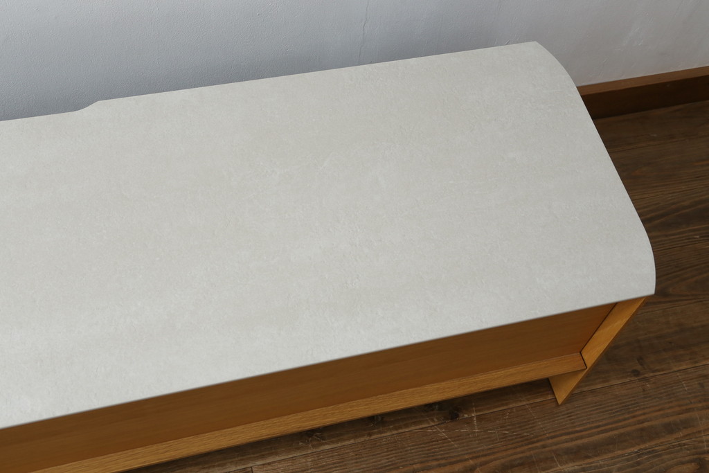 中古　arflex(アルフレックス)　VISTA(ヴィスタ)　洗練されたデザインが目を惹くセラミック天板付きテレビボード(テレビ台、ローボード、リビングボード)(定価約72万円)(R-074959)