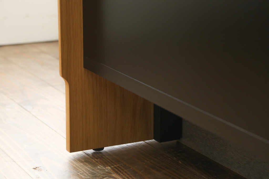 中古　arflex(アルフレックス)　VISTA(ヴィスタ)　洗練されたデザインが目を惹くセラミック天板付きテレビボード(テレビ台、ローボード、リビングボード)(定価約72万円)(R-074959)