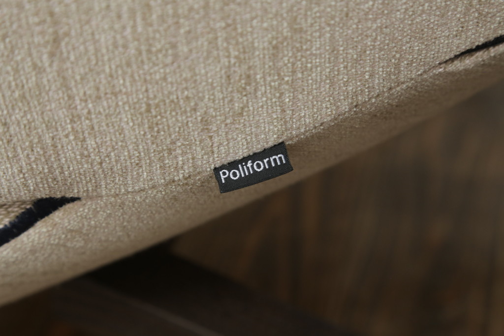 中古　極美品　イタリア製　Poliform(ポリフォーム)　Jean-Marie Massaud(ジャン・マリー・マッソー)　VENTURA(ベンチューラ)　洗練されたモダンデザインが魅力的なアームチェア(ラウンジチェア、1人掛けソファ、一人掛けソファ、パーソナルチェア)(定価約40万円6千円)(R-066909)