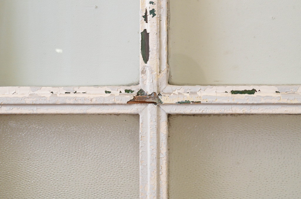 アンティーク建具　ペイント仕上げ限定　重厚!!存在感のある佇まいが魅力な升目(マス目)ペイントガラス戸2枚セット(引き戸、格子戸)(R-067198)