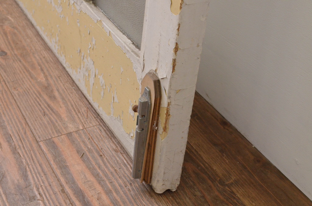 アンティーク建具　ペイント仕上げ限定　重厚!!存在感のある佇まいが魅力な升目(マス目)ペイントガラス戸2枚セット(引き戸、格子戸)(R-067198)