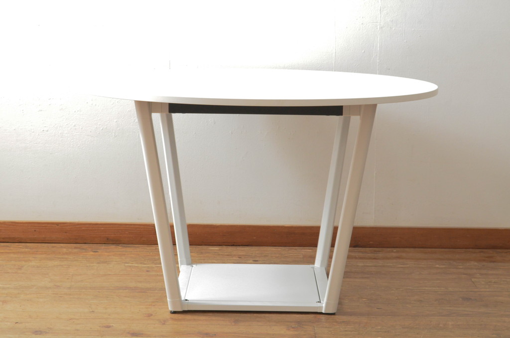 中古　短期展示品　極美品　コクヨ(KOKUYO)　リージョン(Region)　ボックス脚 円形テーブル(LT-RGC12M)　グレインドホワイト　シンプルですっきりとした佇まいが魅力のミーティングテーブル(オフィスデスク、会議テーブル、ラウンドテーブル、丸テーブル、ワークデスク)(定価約15万9千円)(R-066884)