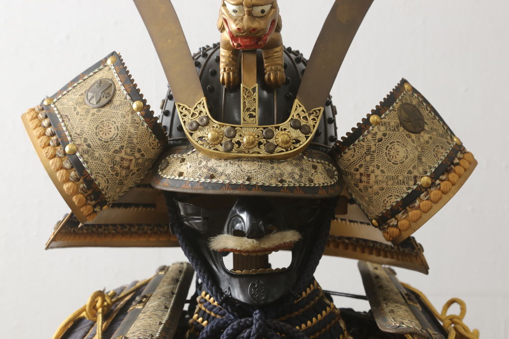 全長170cm　荘厳で迫力に満ちた等身鎧(兜、甲冑、鎧立て、箱付き、五月人形、子供の日、端午の節句、武者人形、家紋、丸に沢瀉)(R-061341)