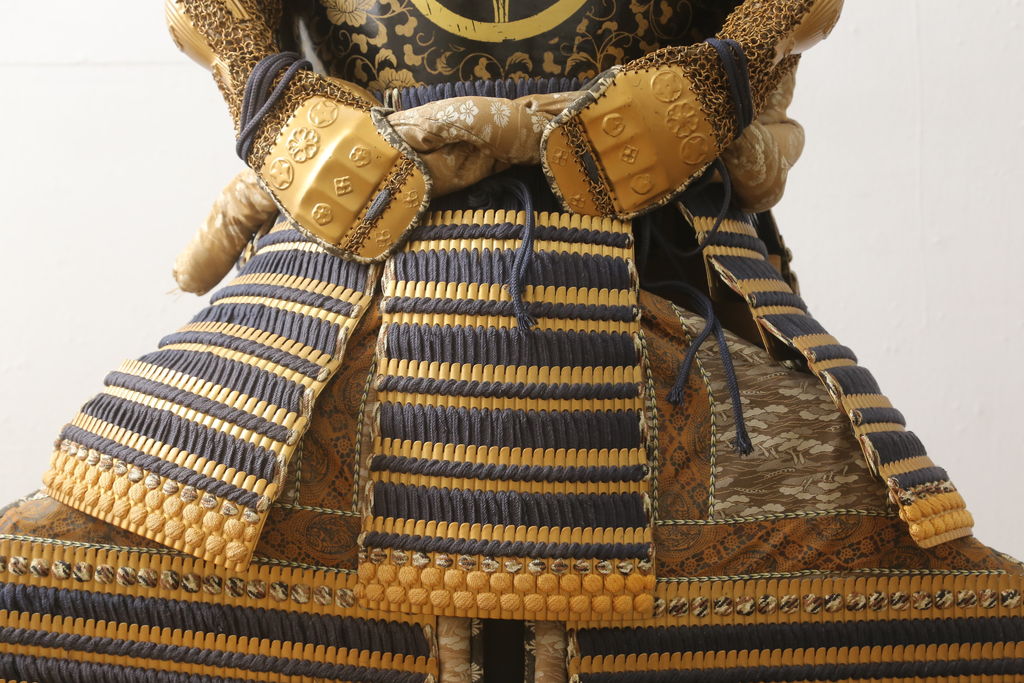 全長170cm　荘厳で迫力に満ちた等身鎧(兜、甲冑、鎧立て、箱付き、五月人形、子供の日、端午の節句、武者人形、家紋、丸に沢瀉)(R-061341)