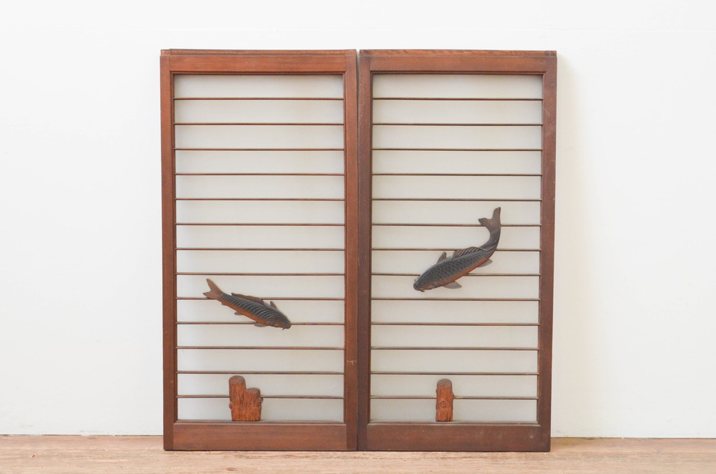 アンティーク建具　美しい鯉の彫刻が目を惹くガラス入り書院戸2枚セット(窓、ガラス戸、引き戸)(R‐067182)