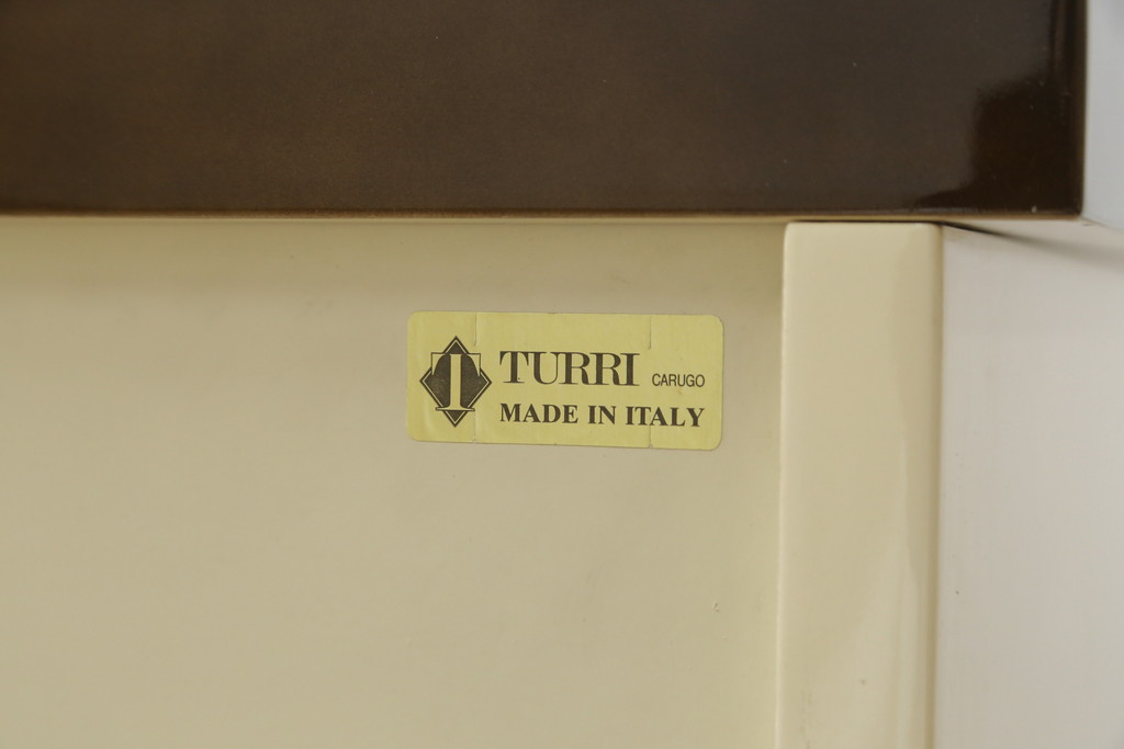 中古　超美品　EURO CASA(ユーロ・カーサ)取り扱い　TURRI(トゥーリ)　ツートーンカラーが美しい特注大型サイドボード(ローボード、収納棚、引き出し、キャビネット)(定価約220万円)(R-052150)