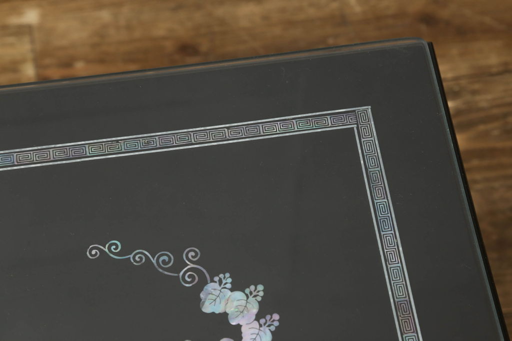 中古　韓国民芸家具　華やかな螺鈿(ラデン)細工が目を惹く座卓(ローテーブル、センターテーブル)(R-061419)