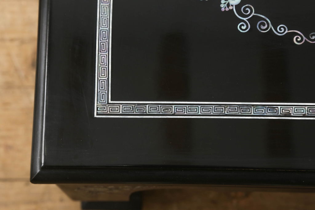 中古　韓国民芸家具　華やかな螺鈿(ラデン)細工が目を惹く座卓(ローテーブル、センターテーブル)(R-061419)