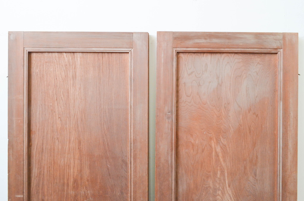 アンティーク建具　インテリアに取り入れやすいシンプルなデザインが魅力の両開きドア1対(2枚セット、木製扉)(R-066762)